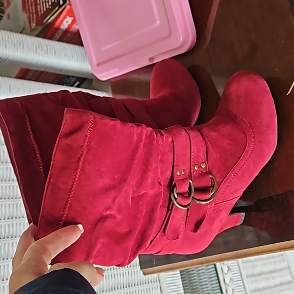 Burgandy boots heel size 7 suede material - Picture 4 of 4
